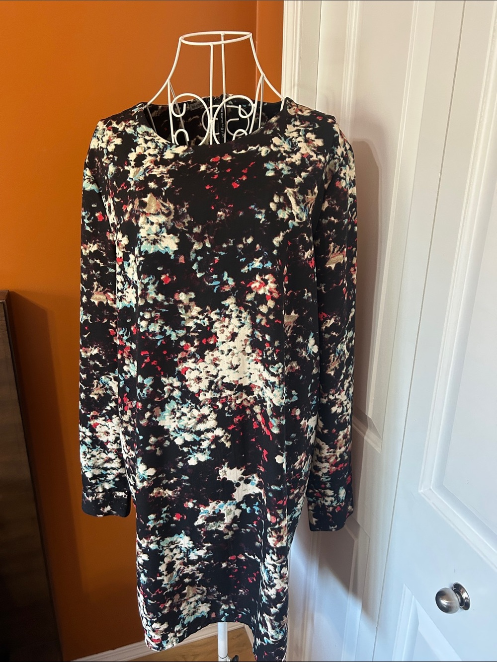 NWOT W118 Walter Baker Abstract Print Shift Dress Long Sleeve L Quiet Luxury - Picture 2 of 12